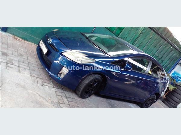 RENT A CAR- TOYOTA  PRIUS 3RD