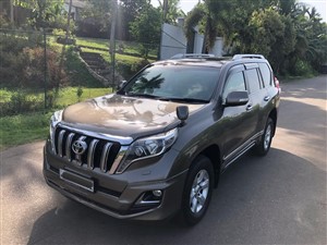Rent a Car Land Crusier  PARDO 150