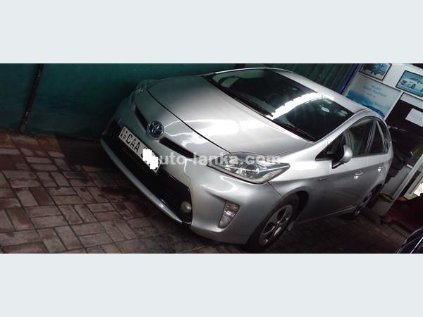 RENT A CAR- TOYOTA  PRIUS 3RD