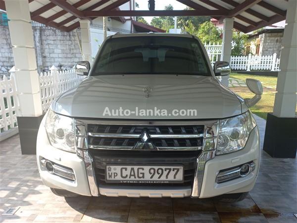 Rent a car-Mitsubishi Montero jeep