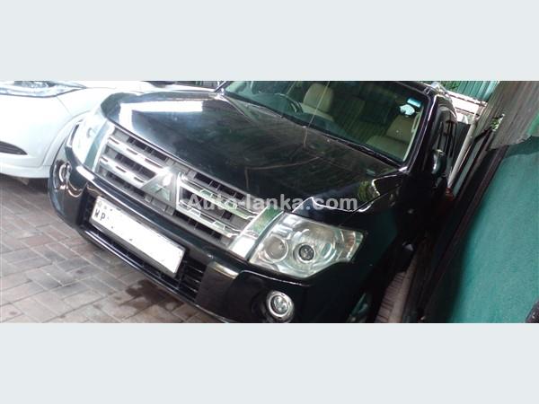RENT A JEEP- MONTERO CENTER SPARE WHEEL