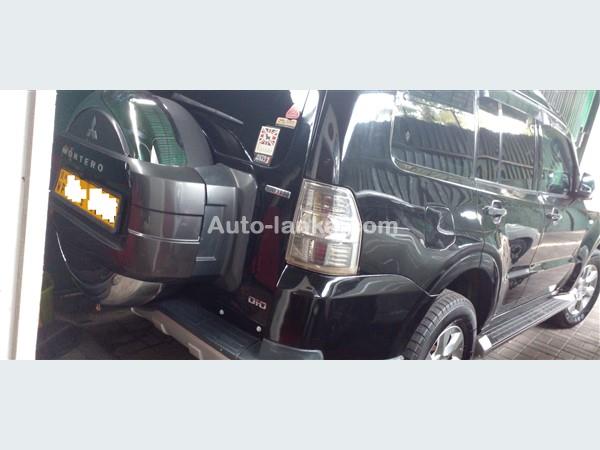 RENT A JEEP- MONTERO CENTER SPARE WHEEL